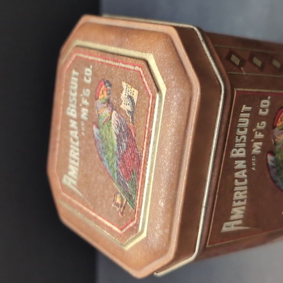 Vintage American Biscuit Tin,Brown With Parrot Design . - Picture 5 of 10
